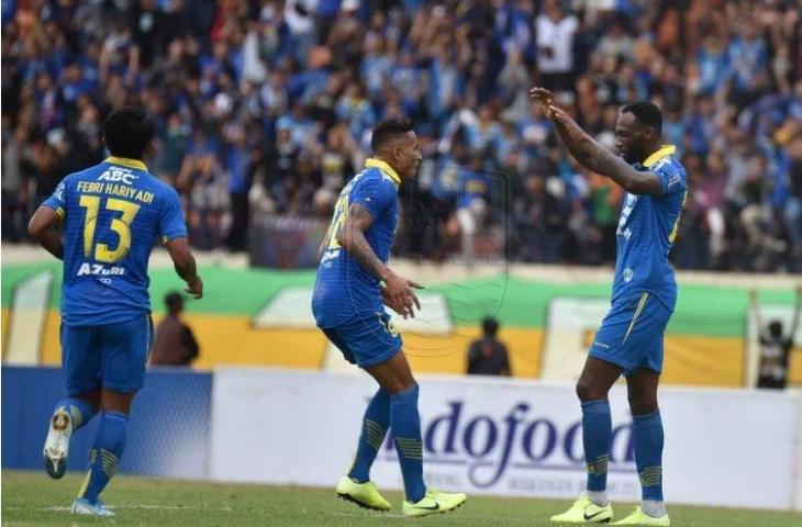 Geoffrey Castillion dalam pertandingan Persib Bandung vs Melaka United. (Dok. Persib).