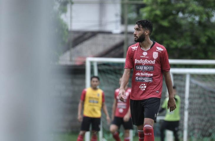 Bek Bali United. Willian Pacheco. (Dok. Bali United)