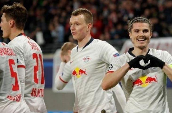 Gelandang RB Leipzig, Marcel Sabitzer (kanan) merayakan golnya ke gawang Tottenham Hotspur dalam laga leg kedua babak 16 besar Liga Champions. (Odd ANDERSEN / AFP)