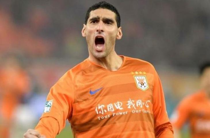 Gelandang Shandong Luneng, Marouane Fellaini. [STR / AFP]