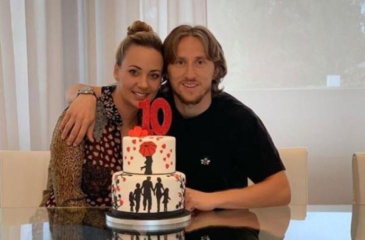 Luka Modric baru saja merayakan ulang tahun pernikahan yang ke-10 bersama sang istri Vanja Bosnic. (Instagram/lukamodric10)