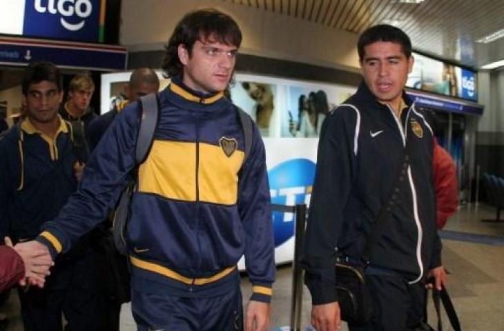 Guillermo Marino (kiri) bersama Juan Roman Riquelme saat memperkuat Boca Juniors. (NORBERTO DUARTE / AFP)