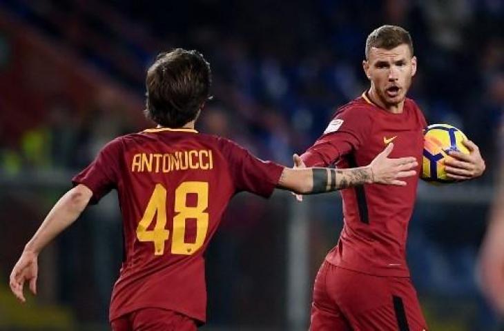 Mirko Antonucci (kiri) ketika masih berseragam AS Roma. (Marco Bertorello/AFP).