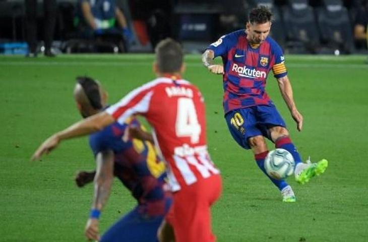 Aksi Lionel Messi pada pertandingan melawan Atletico Madrid. (LLUIS GENE / AFP)