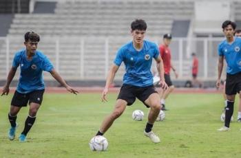 Pamer Foto Mesra Bareng Pacar, Elkan Baggott Cueki Komentar Bagus Kahfi