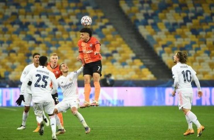 Real Madrid kalah 0-2 di tangan Shakhtar Donetsk di matchday kelima Grup B Liga Champions, di Olimpiyskiy Stadium, Rabu (2/12/2020) dini hari WIB. [Sergei SUPINSKY / AFP]