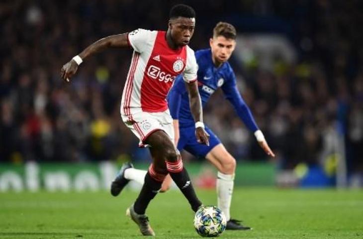 Penyerang Ajax Amsterdam, Quincy Promes pada pertandingan melawan Chelsea di ajang Liga Champions. (GLYN KIRK / AFP)