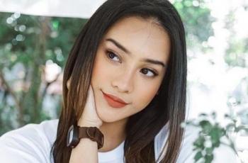 Pose Nungging di Atas Kursi, Anya Geraldine Bikin Warganet Halu