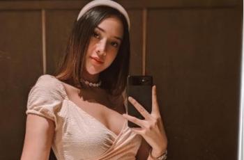 Anya Geraldine Pamer Foto di Kamar, Warganet Salfok ke Sosok Misterius Ini