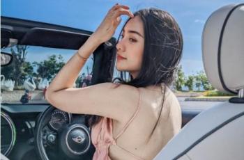 Anya Geraldine Ekspos Punggung Mulus, Netizen Malah Soroti Bentuk Kakinya