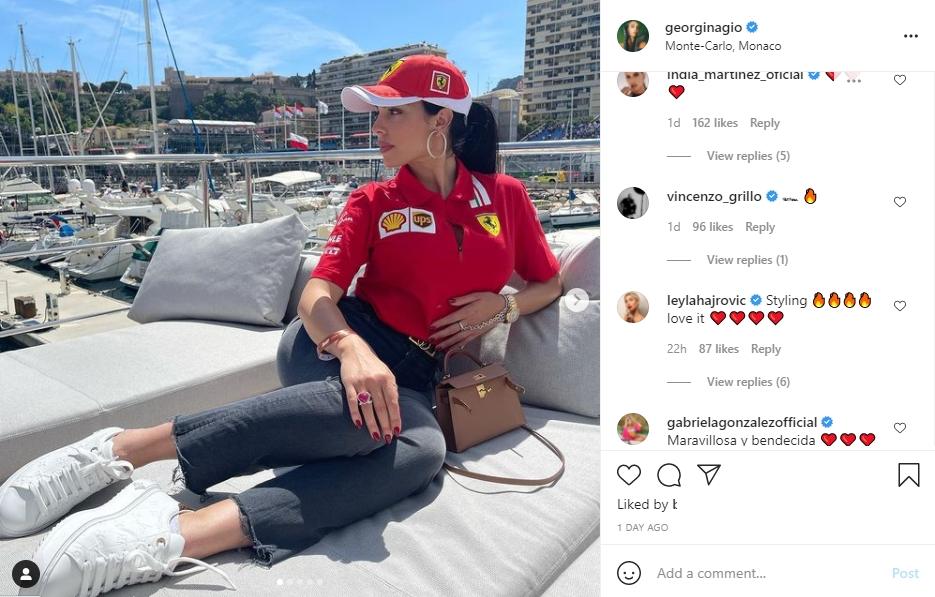 Georgina Rodriguez pakai baju Ferrari. (Instagram/georginagio)