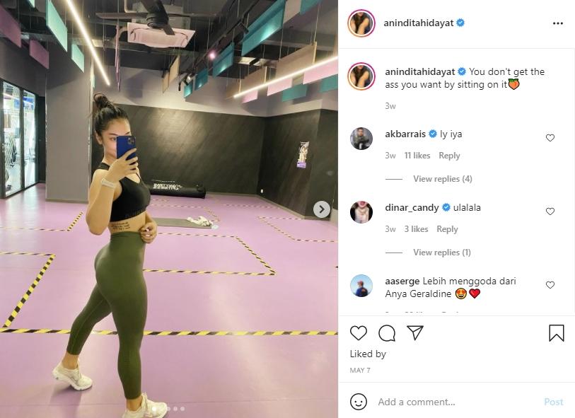 Anindita Hidayat kenakan sport bra. (Instagram/aninditahidayat)