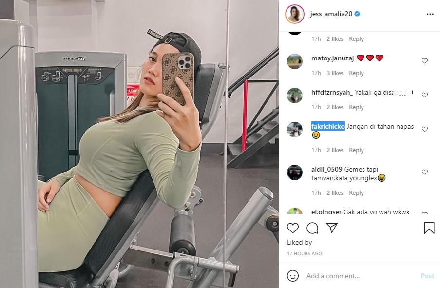 Potret selfie Jess Amalia bikin warganet salfok. (Instagram/jess_amalia20)