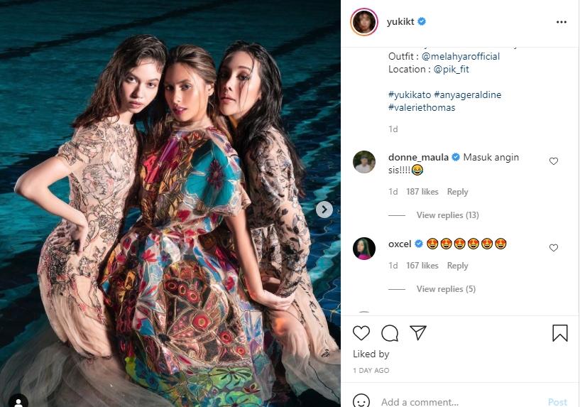 Yuki Kato bagikan potret bersama Anya Geraldine dan Valerie Thomas di tengah kolam renang. (Instagram/yukikt)