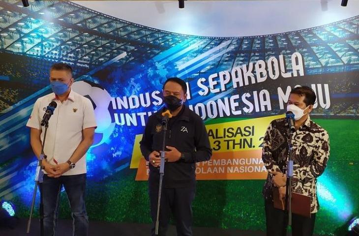 Menpora, Zainudin Amali didampingi Waketum PSSI, Iwan Budianto saat sosialisasi Inpres no 3 tahun 2019 di Hotel Ambarukmo, Yogyakarta, Jumat (11/6/2021). (mxkd.sbs/Arif Budi)