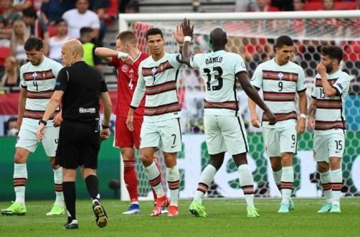 Selebrasi para pemain Portugal usai mencetak gol ke gawang Hungaria di Euro 2020. (ATTILA KISBENEDEK / POOL / AFP)