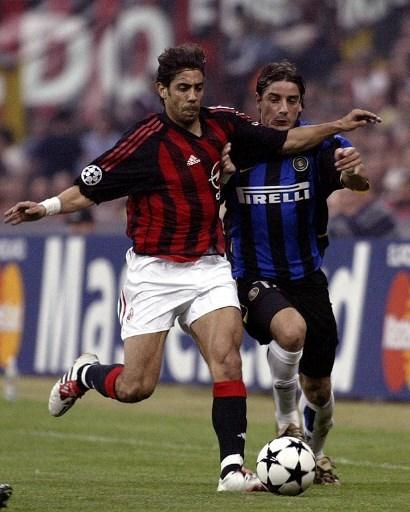 Francesco Coco kala berseragam Inter Milan dan berduel dengan Rui Costa. (Gabriel Bouys/AFP)