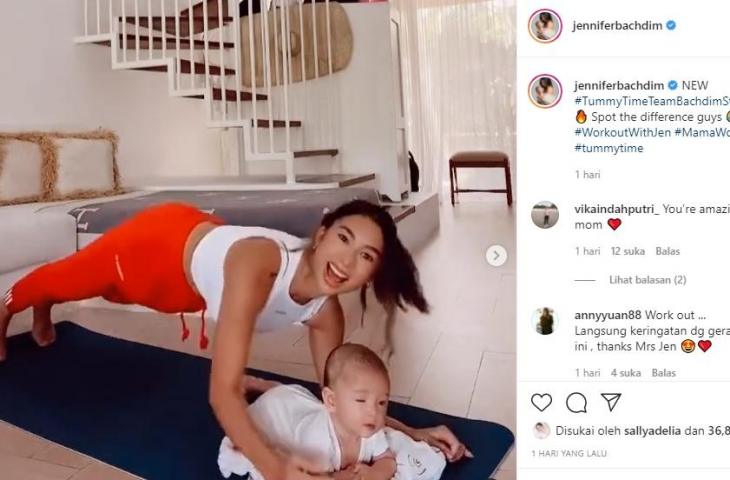 Potret Jennifer Bachdim olahraga sambul momong anak. (Instagram/@jenniferbachdim)