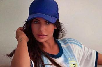 Cetak 2 Gol Lawan Bolivia, Lionel Messi 'Dikecup' Mesra Model Seksi Ini