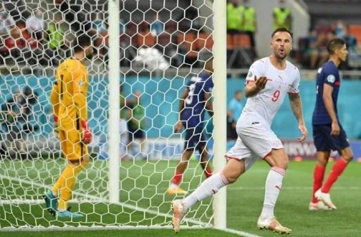 Selebrasi Haris Seferovic usai menjebol gawang Prancis di Euro 2020. (Justin Setterfielda/AFP)