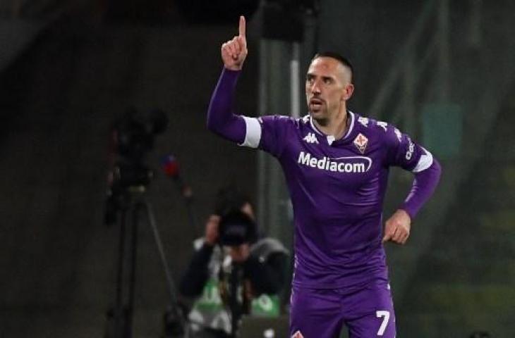 Frank Ribery berselebrasi usai menjebol gawang AC Milan. (Tiziana Fabi/AFP).