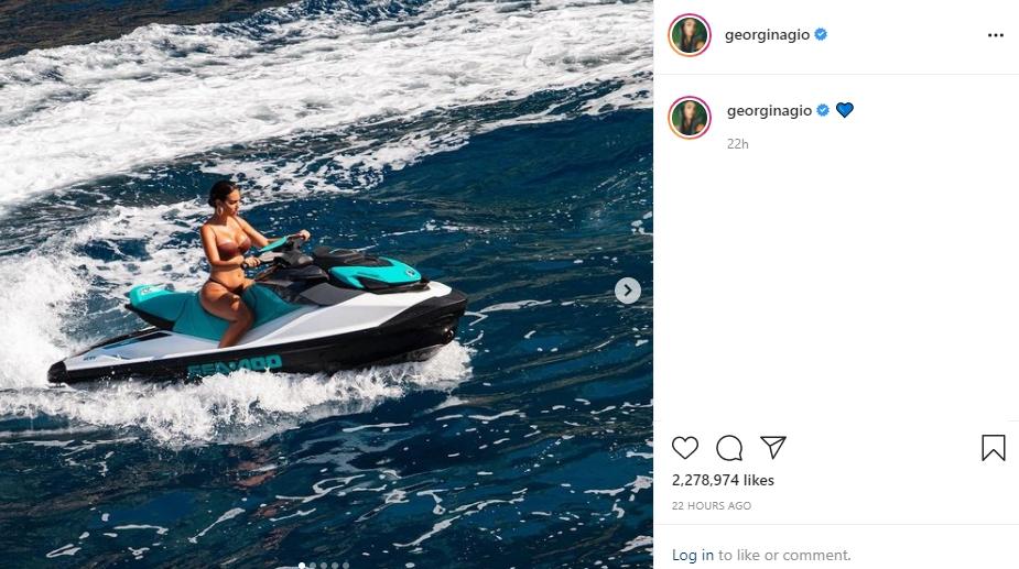 Georgina Rodriguez tampil seksi berbikini saat main jet ski di tengah liburannya. (Instagram/georginagio)