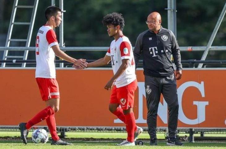 Bagus Kahfi melakoni debut bersama Jong Utrecht di laga persahabatan. (Instagram/baguskahfiii)