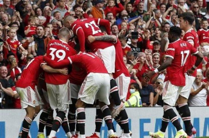 Gelandang Manchester United, Bruno Fernandes melakukan selebrasi setelah mencetak gol pembuka timnya saat menghadapi Leeds United dalam matchday pertama Liga Inggris 2021/2022 di Old Trafford, Sabtu (14/8/2021).[AFP Photo]