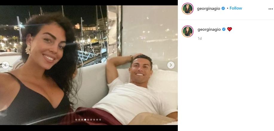 Georgina Rodriguez santai dengan Cristiano Ronaldo di kapal pesiar. (Instagram/georginagio)