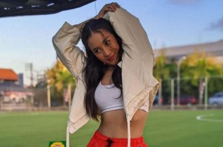 Anya Geraldine tampil sporty saat ajak partner untuk senam SKJ. (Instagram/anyageraldine)