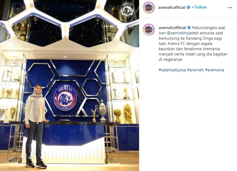 Pebulu tangkis Iran, Samin Khojasteh berkunjung ke markas Arema FC. (Instagram/aremafcofficial)