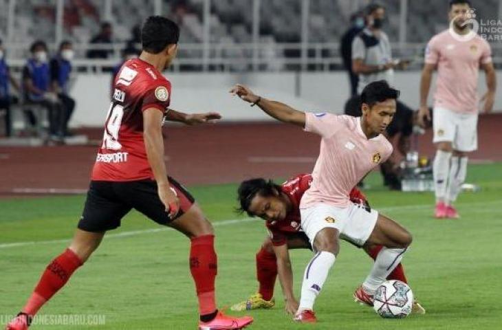 Jalannya pertandingan Bali United vs Persik Kediri di laga pembuka Liga 1 2021 yang digelar di SUGBK, Jumat (27/8/2021). [LIB]