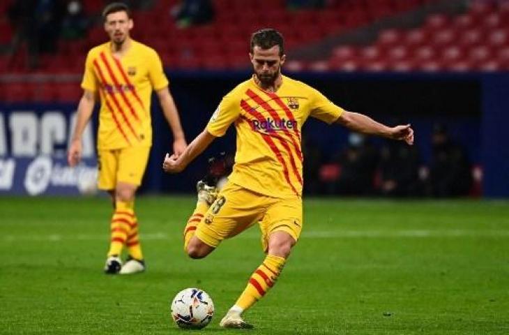 Gelandang Barcelona, Miralem Pjanic. (GABRIEL BOUYS / AFP)