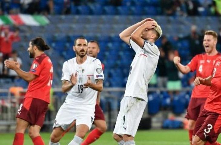 Italia ditahan imbang Swiss 0-0 dalam lanjutan Kualifikasi Piala Dunia 2022. (FABRICE COFFRINI / AFP)