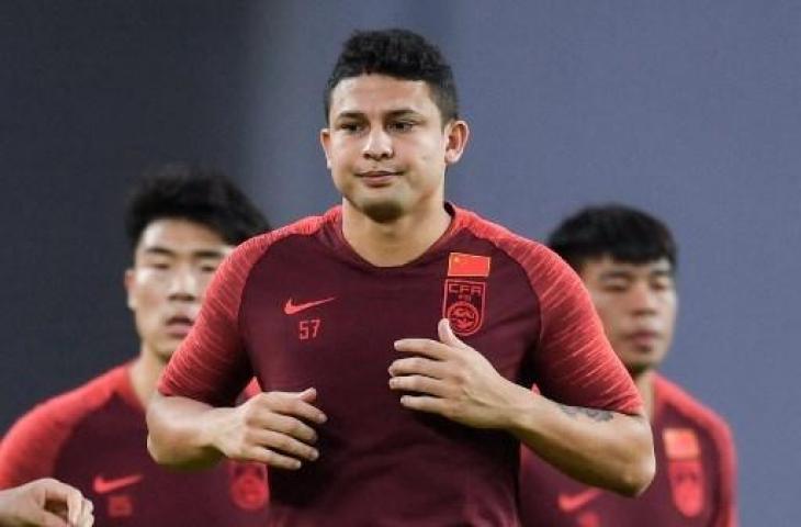 Elkeson saat membela Timnas China. (STR / AFP)