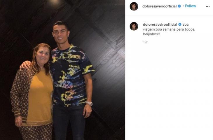 Maria Dolores ditraktir makan malam anaknya, pasca-debut manis di Manchester United. (Instagram/doloresaveiroofficial)