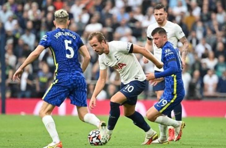 Aksi Mason Mount saat Chelsea menghadapi Tottenham. (JUSTIN TALLIS / AFP)