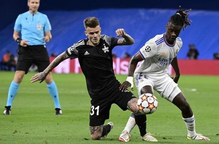 Pemain Sheriff Tiraspol Sebastien Thill saat menaklukkan Real Madrid di Liga Champions, Rabu (29/9/2021) dini hari WIB. (AFP/Javier Soriano)