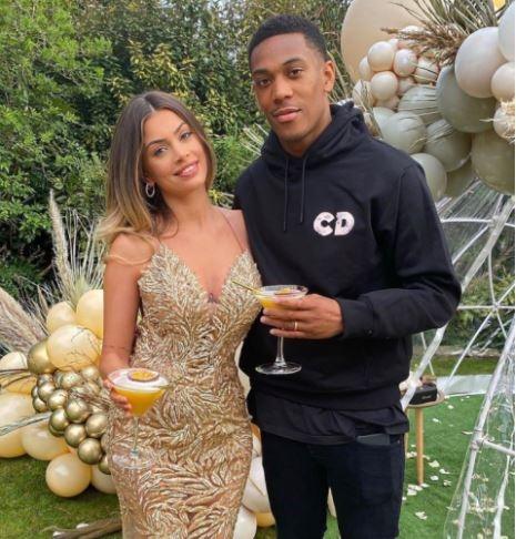 Potret Melani Da Cruz, istri Anthony Martial. (Instagram/melaniedacruzzoff)