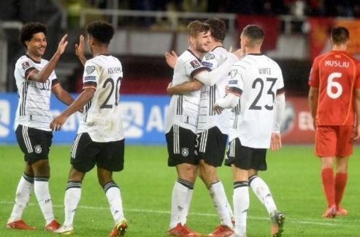 Timo Werner mencetak gol saat Jerman mengalahkan Makedonia Utara 4-0 dalam lanjutan Kualifikasi Piala Dunia 2022. (ROBERT ATANASOVSKI / AFP)