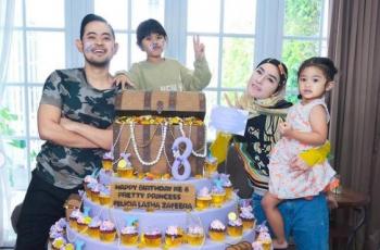 Anak Bos Arema FC Dapat Kado Kue Raksasa di Hari Ulang Tahunnya