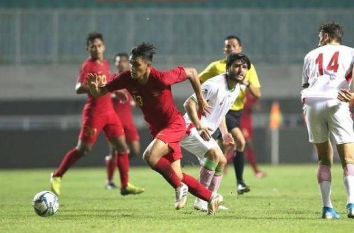 Rachmat Irianto saat tampil bersama Timnas Indonesia U-23. (Instagram/rachmatirianto)