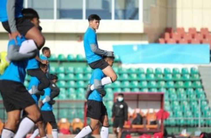 Skuad Timnas Indonesia U-23 sedang melakukan latihan unik (dok. PSSI)