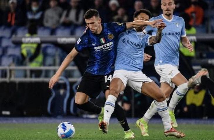 Aksi Ivan Perisic saat Inter Milan kalah 1-3 atas Lazio dalam lanjutan Liga Italia. (FILIPPO MONTEFORTE / AFP)