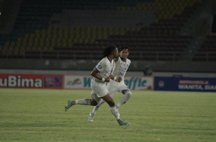 Selebrasi penyerang Arema FC, Carlos Fortes usai bobol gawang Persija Jakarta. (Dok. Arema FC)