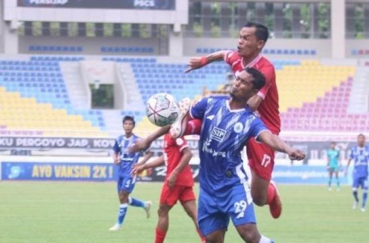 Suasana laga Liga 2 2021 antara Persijap Jepara kontra PSCS Cilacap di Stadion Manahan, Solo, Senin (18/10/2021). [Suara.com / Ronald Seger Prabowo]