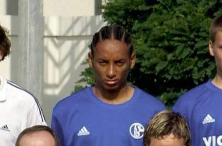 Hiannick Kamba saat masih bermain di Schalke 04. (Twitter/@lequipe)