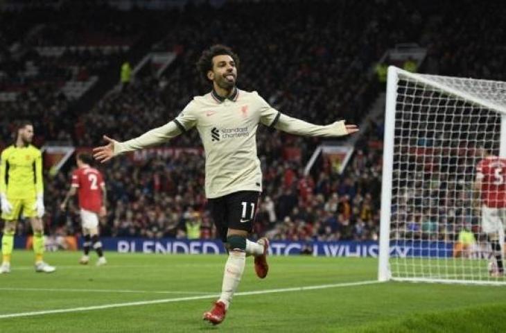 Penyerang sayap Liverpool, Mohamed Salah merayakan golnya ke gawang Manchester United pada laga Liga Inggris di Old Trafford, Senin (25/10/2021) dini hari WIB. [OLI SCARFF / AFP]