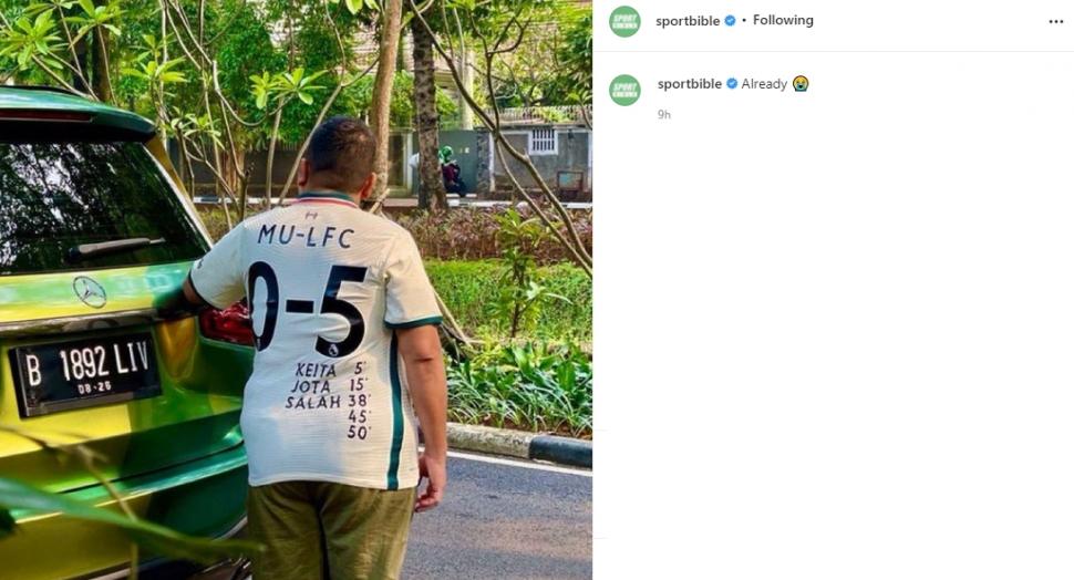 Pria Indonesia bikin jersey hasil laga MU vs Liverpool. (Instagram/sportbible)