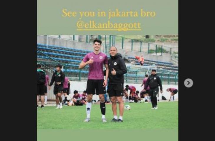 Asisten pelatih Timnas Indonesia U-22, Nova Arianto dan Elkan Baggott. (Instagram/@novarianto30)